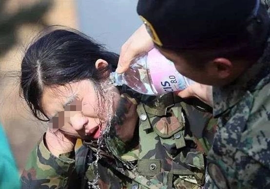 遭上司性侵、結婚當天自殺、報警被阻撓，誰“害”了這個韓國女兵