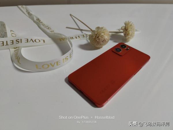 小姐姐的自拍利器，OPPOreno7新年版全方位解析