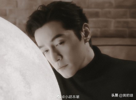 胡歌中秋夜曬青澀帥氣照片:花好月圓,成功奔四 胡歌中秋夜曬青澀帥氣照片:花好月圓,成功奔四