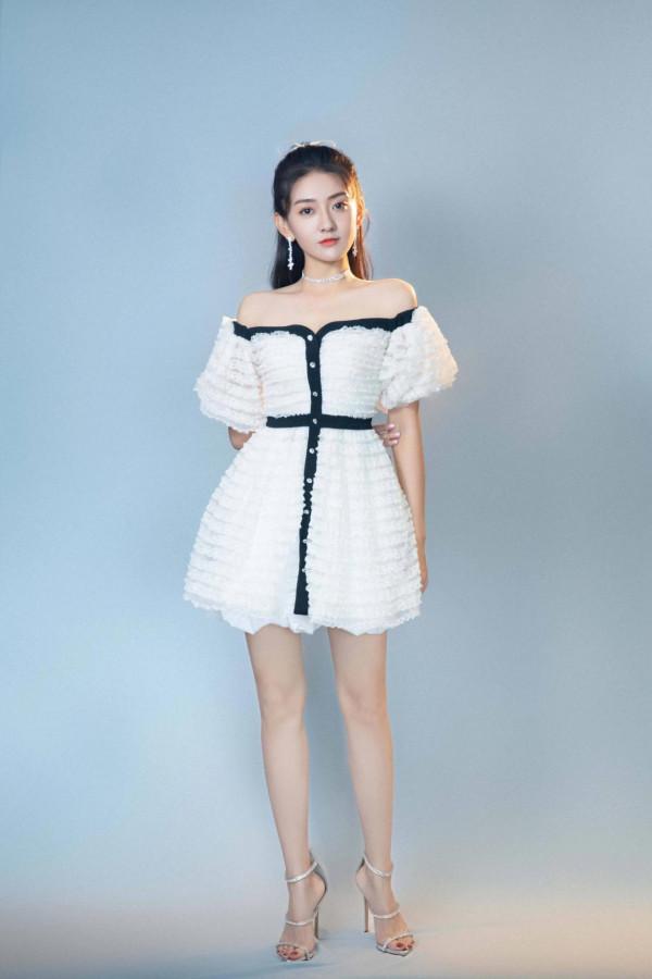 梁潔：甜美靚麗