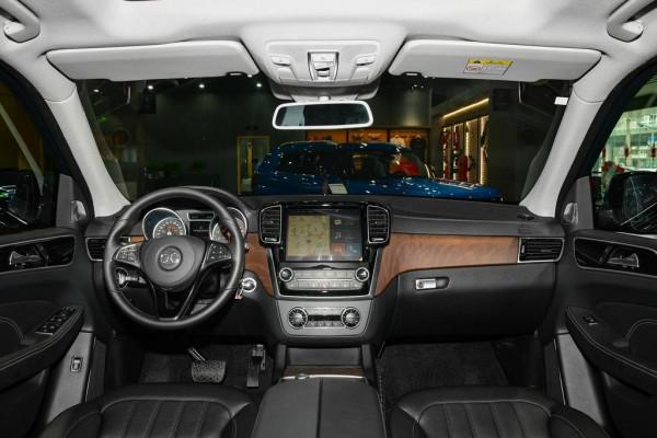 軸距3米1，入門就配3&period;0T&plus;9AT，99&period;8萬起，北京BJ90到底表現如何？