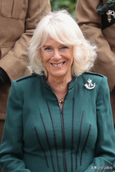 康沃爾公爵夫人卡米拉佩戴閃閃發光鑽石首飾的19張照片 康沃爾公爵夫人卡米拉佩戴閃閃發光鑽石首飾的19張照片