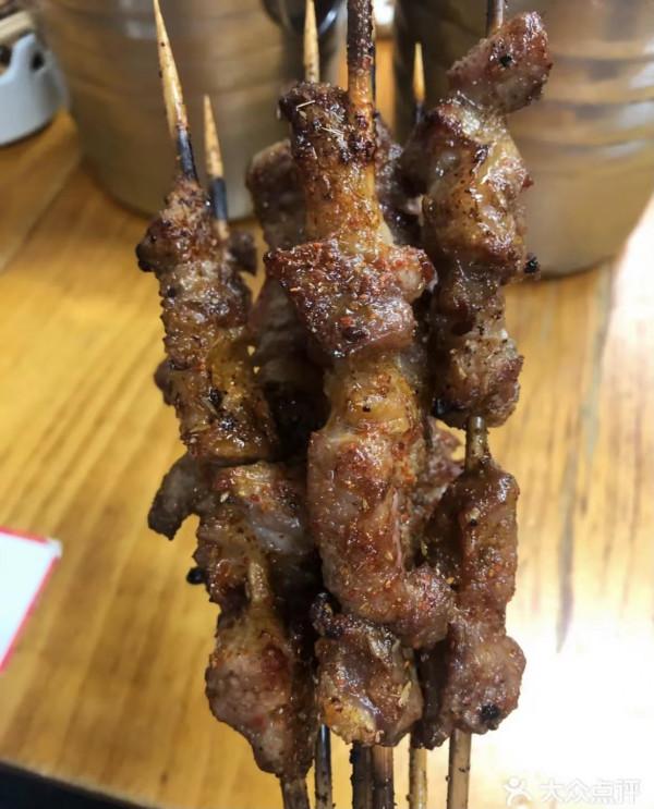 這些店隱藏得很深!但烤肉的味道在京城是一絕!評分不錯 這些店隱藏得很深!但烤肉的味道在京城是一絕!評分不錯