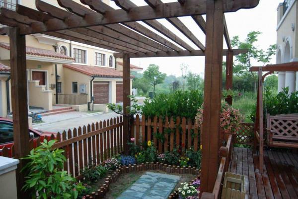 院子留個走廊吧,用木格柵做頂,攀些藤蔓,冬天坐下面想想都愜意 院子留個走廊吧,用木格柵做頂,攀些藤蔓,冬天坐下面想想都愜意