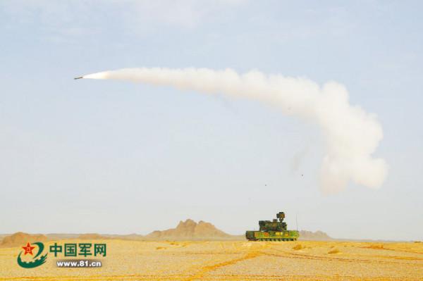 東部戰區陸軍某旅防空營跨晝夜實彈演練掠影