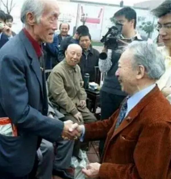 2006年，侵華老兵來中國謝罪，一個學生的質問，讓他說不出話