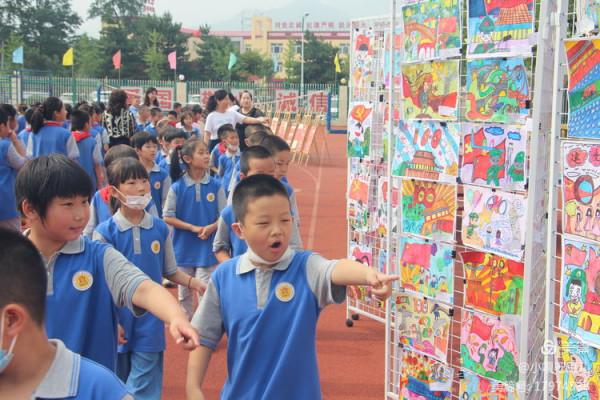 童心繪出黨的光輝——密雲區太師屯鎮中心小學舉辦首屆畫展