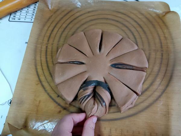 做了1朵雪花給老公吃，層層疊疊香軟拉絲，一口就上癮，哈哈