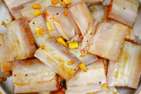 油炸帶魚,去腥只需加“3物”,想要酥脆,只需多加“1步” 油炸帶魚,去腥只需加“3物”,想要酥脆,只需多加“1步”