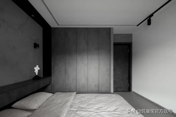 我就想把家設計成純黑色怎麼了？設計師：沒問題，安排