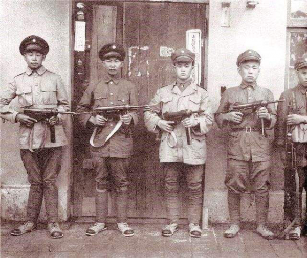 1947年刑場上，一革命者掙扎著喊道：“家裡有狗，快回家”