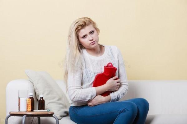 有一種胃部疼痛叫胃痙攣，發作太難受？這樣做能減輕或改善它