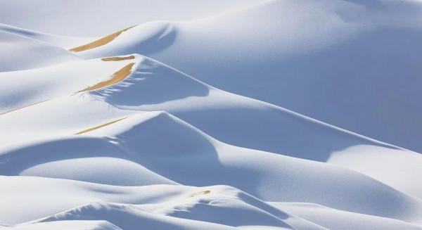 高畫質圖集！塔克拉瑪干沙漠下雪了