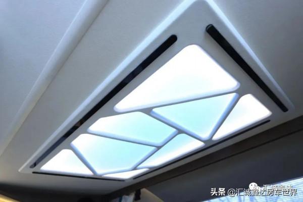 隔音保暖質量強的瑞弗房車，動力強帶氣旋座椅！內飾古典住著舒適