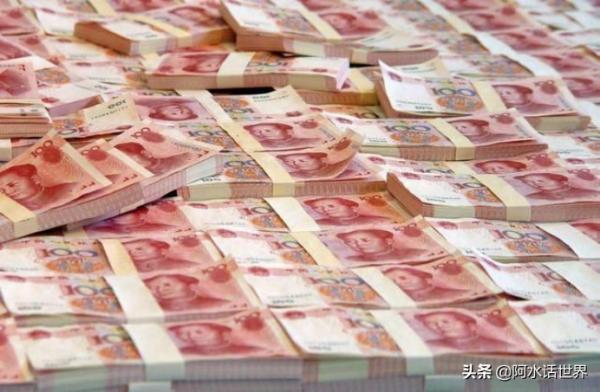 在一噸人民幣、一噸美元、一噸黃金中三選一，你會選擇哪個？