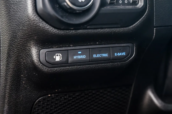 6秒破百，傳奇硬派越野車再進化，更省油好開，征服荒野小意思