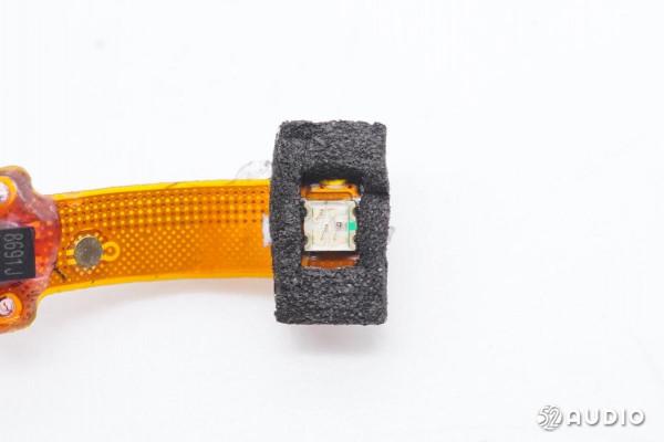 黑鯊鳳鳴真無線藍芽耳機拆解，自研超低延時，支援遊戲超低延時