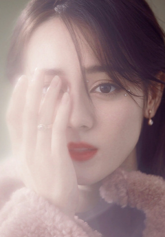 女明星的驚豔瞬間：劉亦菲猶如落入凡間的仙女，熱巴好清純