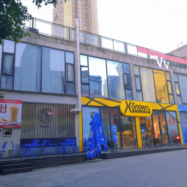 奔著體驗汽車影院而去，沒想到被周圍免費的環境吸引到了