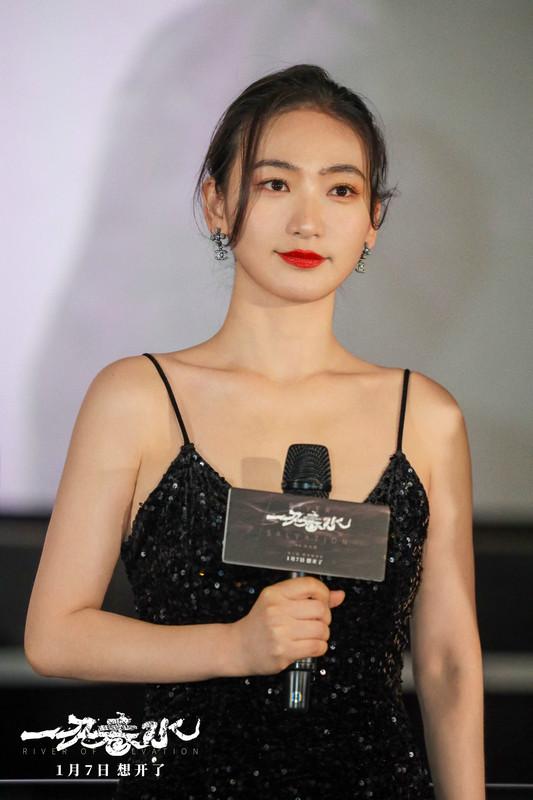 電影《一江春水》眾主創現身首映 嘉賓齊聚為女性互助佳作發聲