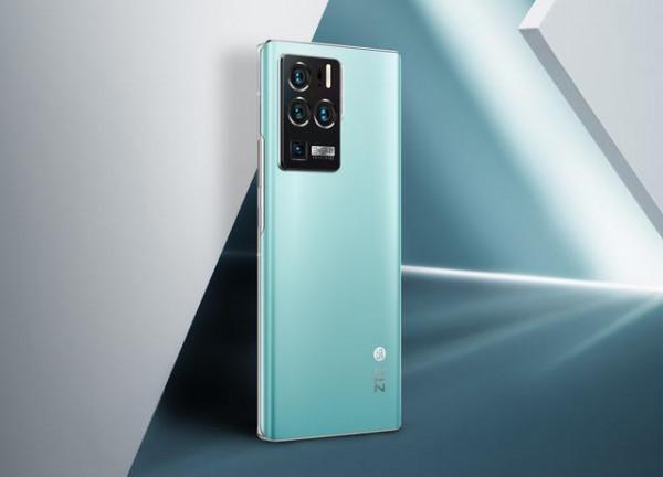 從4698元跌至3498元，吳京代言的旗艦加速退場，最高18GB+1TB組合