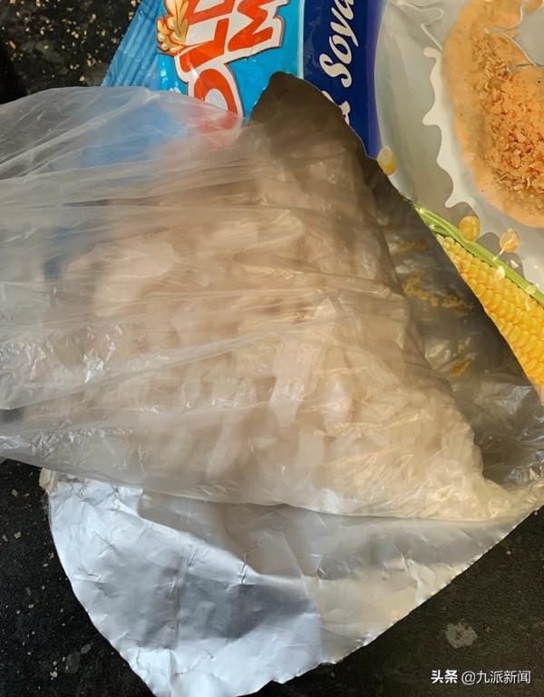 英國母親開麥片為孩子做早飯，發現包裝袋中竟有大袋毒品