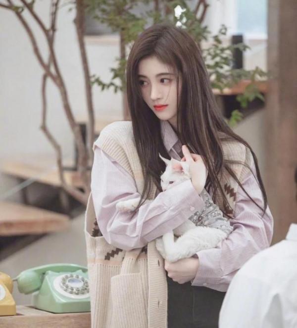 小說&OpenCurlyDoubleQuote;女主臉&rdquo;我只服這三位！張予曦標準建模臉，喬欣被低估