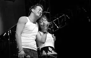 “偽大師”楊坤的歌壇幻滅史,被追捧時有多風光,現在就有多落魄 “偽大師”楊坤的歌壇幻滅史,被追捧時有多風光,現在就有多落魄