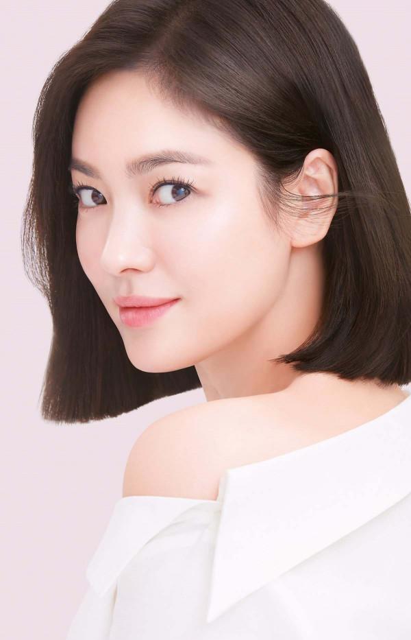 宋慧喬新劇造型真的太美了,優雅又時尚,很適合給40+女性參考 宋慧喬新劇造型真的太美了,優雅又時尚,很適合給40+女性參考