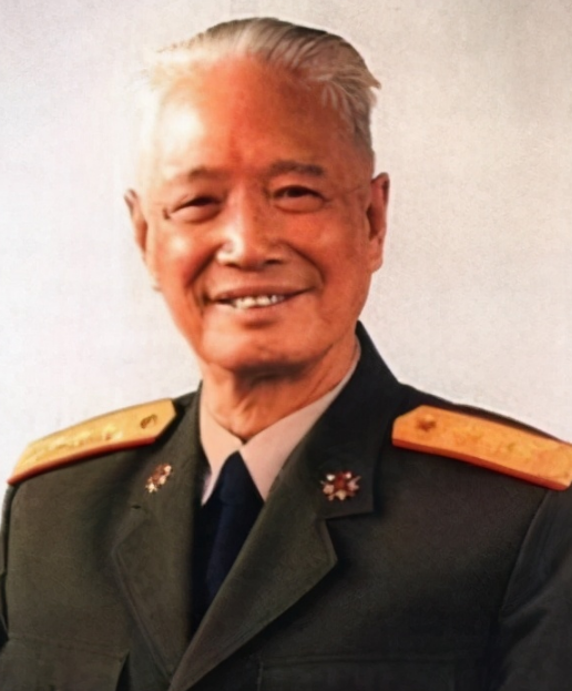 1977年萬毅向黨中央提一請求，鄧小平看後批示：他過去是有貢獻的