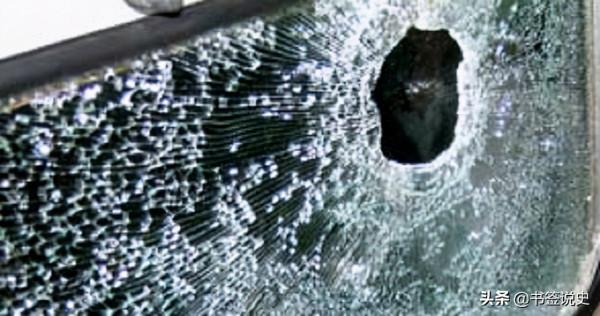 1955年一農民朝毛主席專列丟石頭，被抓後，是如何處置的？