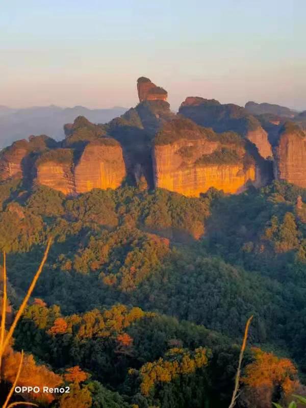 到廣東韶關丹霞山看日出有一種說不出的美/圖文欣賞 到廣東韶關丹霞山看日出有一種說不出的美/圖文欣賞