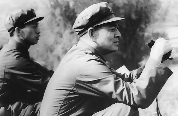 韓懷智中將,《高山下的花環》裡雷軍長的原型之一,其子也是少將 韓懷智中將,《高山下的花環》裡雷軍長的原型之一,其子也是少將