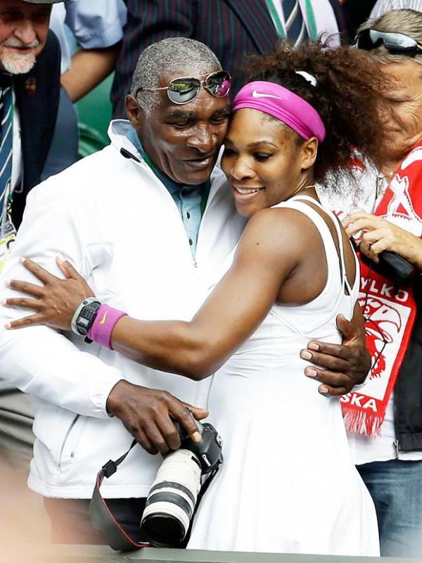 40歲&quot;網球天后&quot;小威廉姆斯和白人丈夫走紅毯，4歲女兒又白又可愛