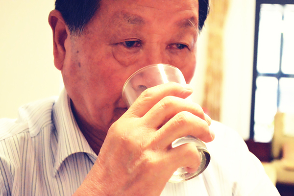 早起一根菸，會增加心梗風險？保護心血管，早上記住“兩不要”