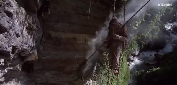 14歲少年爬100米懸崖採蜂蜜,給3個弟妹賺學費!紀錄片 14歲少年爬100米懸崖採蜂蜜,給3個弟妹賺學費!紀錄片