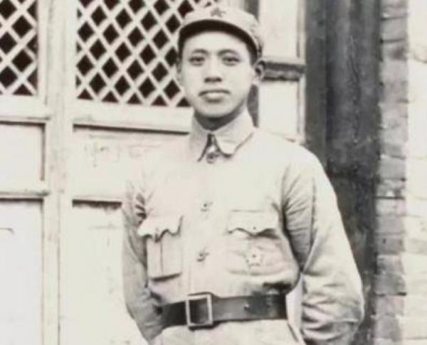 陳伯鈞誤殺毛主席“愛將”，險被槍決，毛主席表示：重打100大板