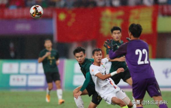 新疆足球創全運奇蹟，英超名宿成幕後英雄，曾與C羅魯尼同場競技