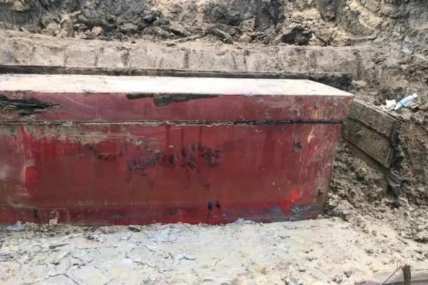 1988年，農民後院發現金國夫妻墓，女主人滿身傷痕揭示皇權的黑暗