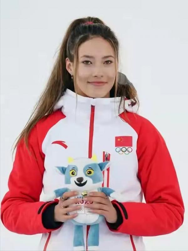 “天才少女”谷愛凌為國爭光,獲得世錦賽冠軍,衣品好搭配也時髦 “天才少女”谷愛凌為國爭光,獲得世錦賽冠軍,衣品好搭配也時髦