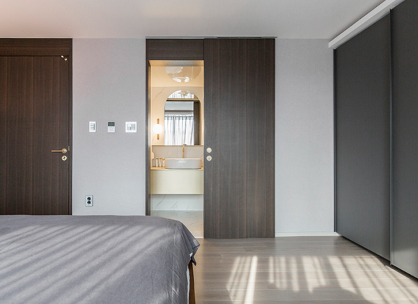 一人獨居185㎡，全屋不豪裝只用石膏線條，照樣裝修高階精緻感