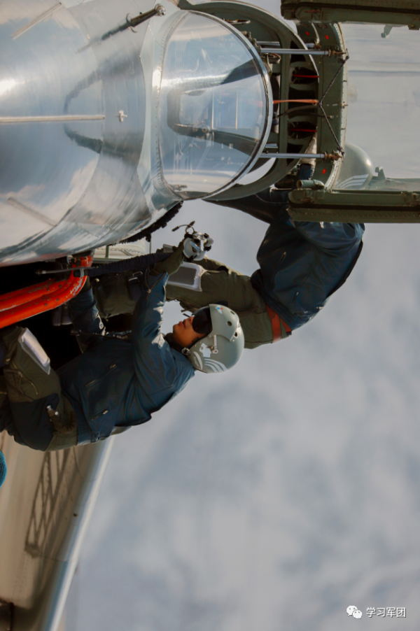 戰鷹呼嘯，異型機同場競技！