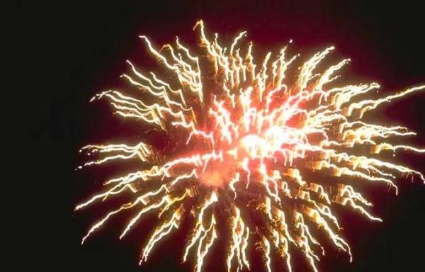 分享：60朵春節煙花，火樹銀花，璀璨奪目，絢麗多彩，眼花繚亂