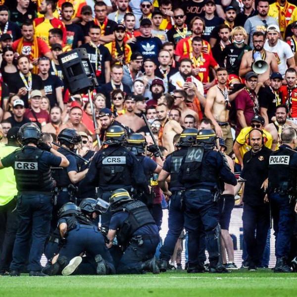 28天第二次!法甲又現大規模衝突,數百球迷入場群毆,兩人受傷 28天第二次!法甲又現大規模衝突,數百球迷入場群毆,兩人受傷