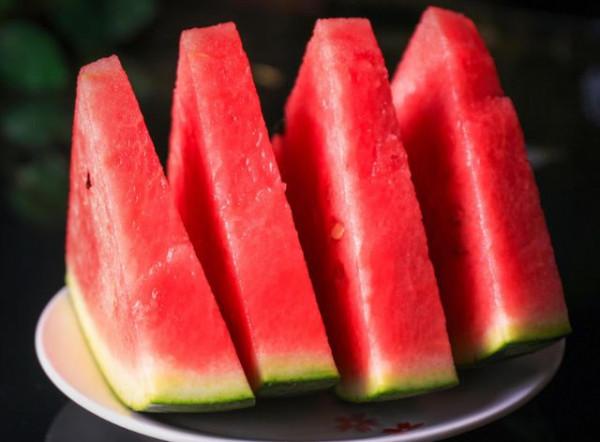 糖尿病人吃西瓜，到底是升血糖還是降血糖？今天就說清楚
