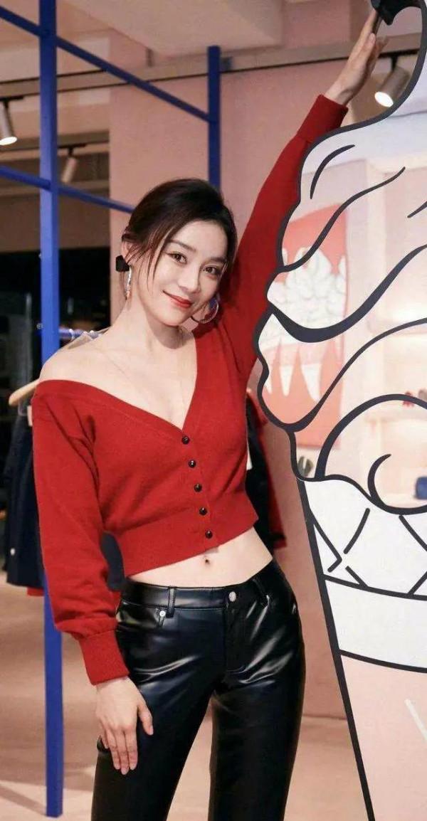 《笑傲江湖》中的女神任盈盈的扮演者-著名演員袁珊珊 《笑傲江湖》中的女神任盈盈的扮演者-著名演員袁珊珊