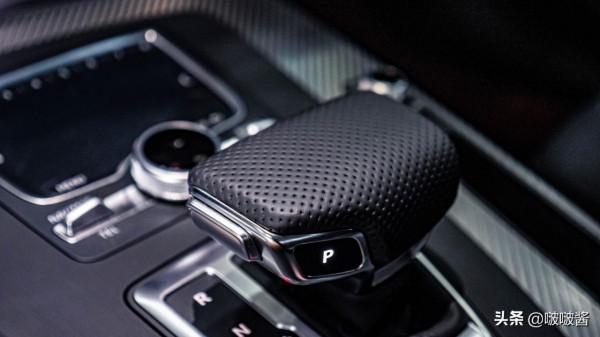 奧迪Q5L改裝運動方向盤,前方驚豔無限 奧迪Q5L改裝運動方向盤,前方驚豔無限