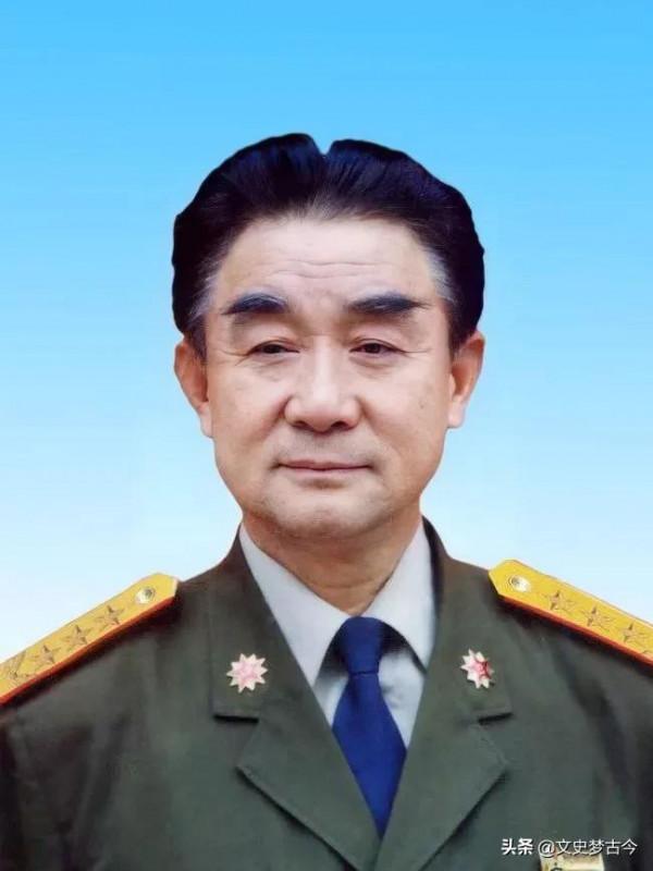 1990年，張萬年卸任廣州軍區司令員，誰來接替？63歲老將扛起重任