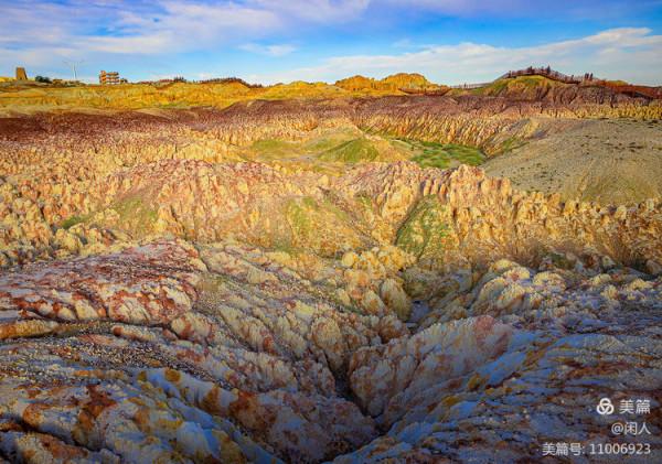 新疆有個五彩灘