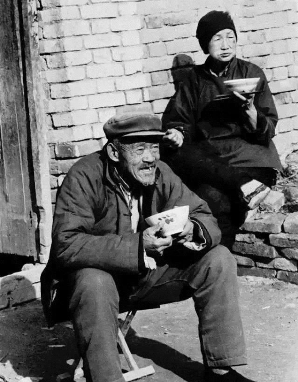 河南老農收留日本傷兵，當親人照顧47年，他回國後是怎麼報答的